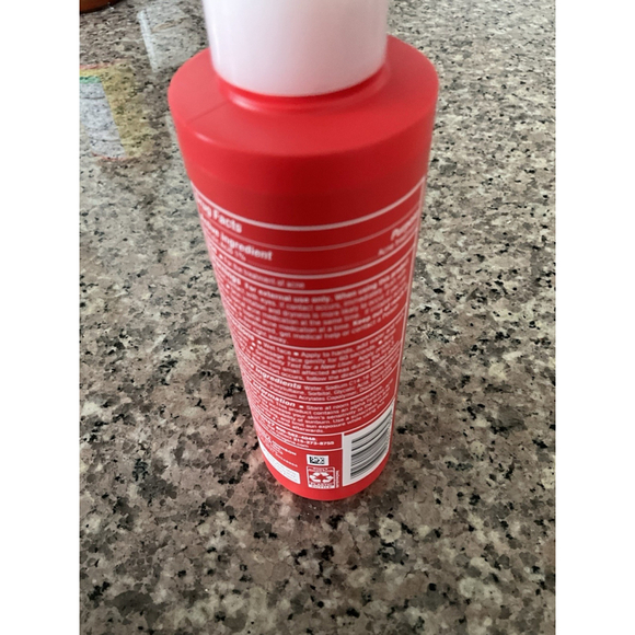 NEW ~ Neutrogena Stubborn Texture Acne Daily Cleanser 4% Glycolic, 6.3 fl oz - Picture 9 of 9